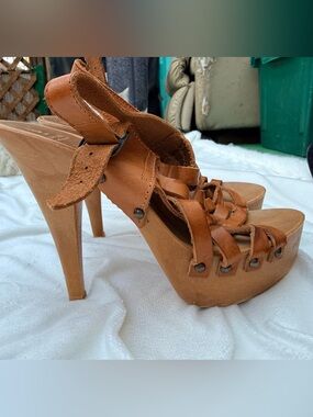 BAKERS PLATFORM HEEL SANDAL